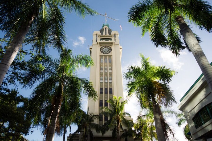 Oahu: Ka Moana Luau Dinner and Show at Aloha Tower - The Polynesian production and Uncle Larry