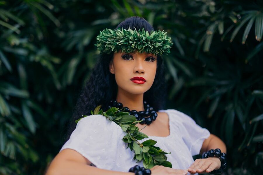 Oahu: Pa'ina Luau Waikiki at Waikiki Beach Marriott Resort - Hula honoring Queen Liliʻuokalani