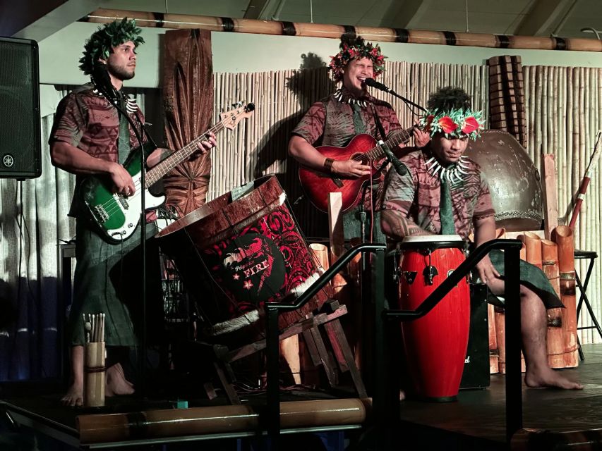 Orlando: Polynesian Fire Luau with Dinner and Live Show - Lei greeting and the first taste of aloha