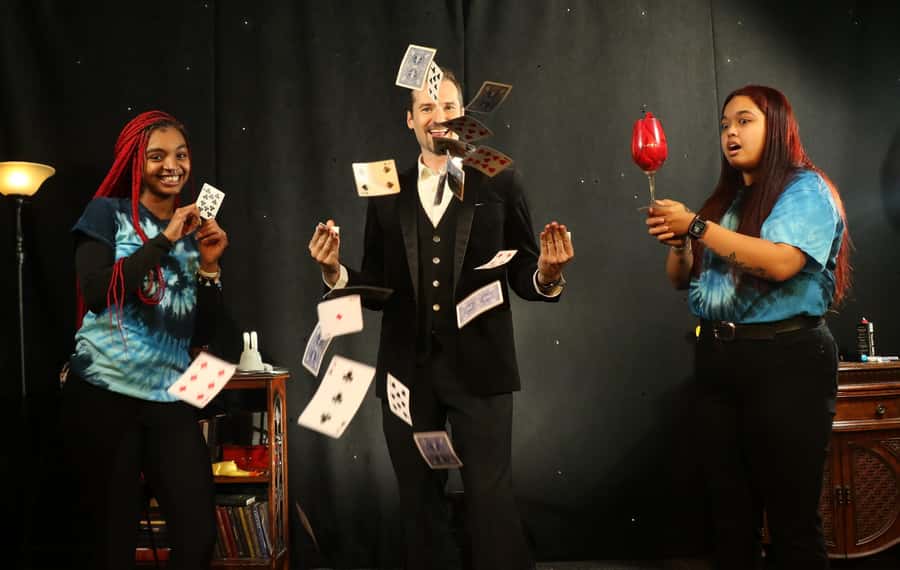 Orlando: The Outta Control Magic Comedy Dinner Show - The opening meal: pizza, salad, dessert, and drinks