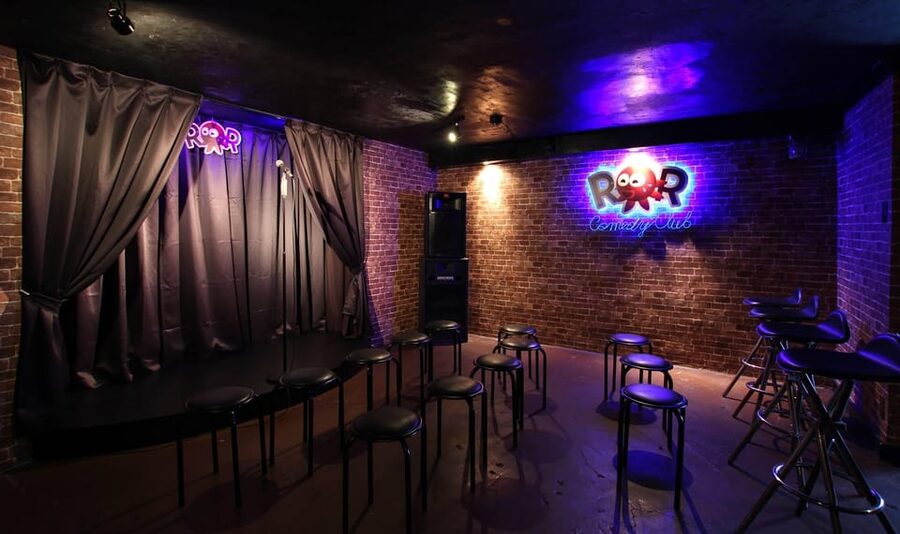 Osaka: English Stand Up Comedy Show at Osaka Comedy Club - The small audience changes the mood