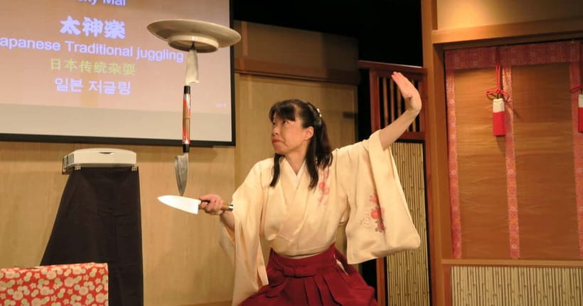 Osaka: Rakugo Comedy Show with Multilingual Subtitles - What the solo performer must do