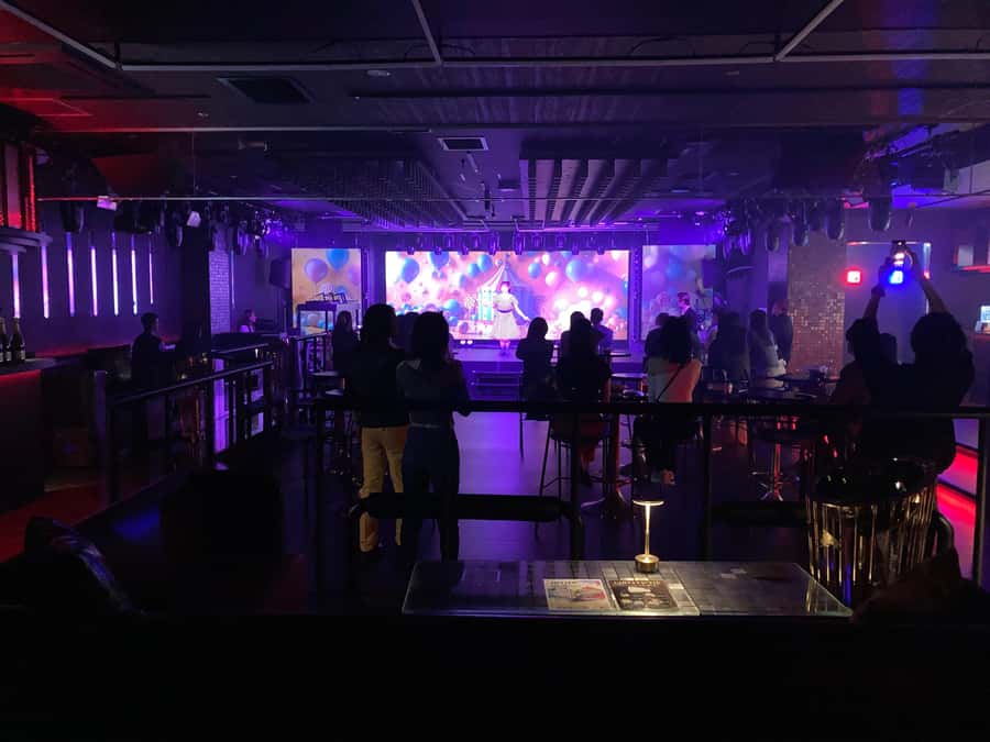 OSAKA VARIETY ACT SHOW - Finding the show at Giraffe Japan