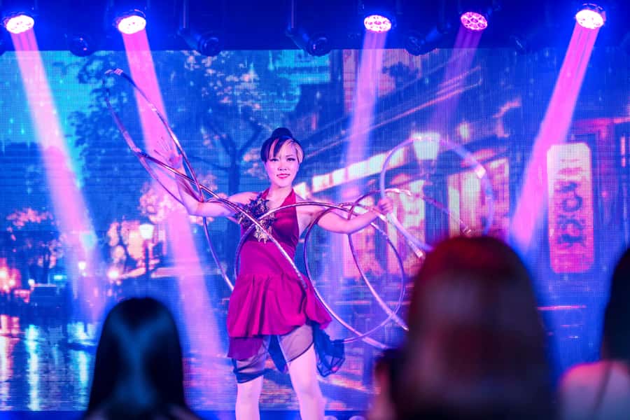 OSAKA VARIETY ACT SHOW - A practical night out for different types of visitors