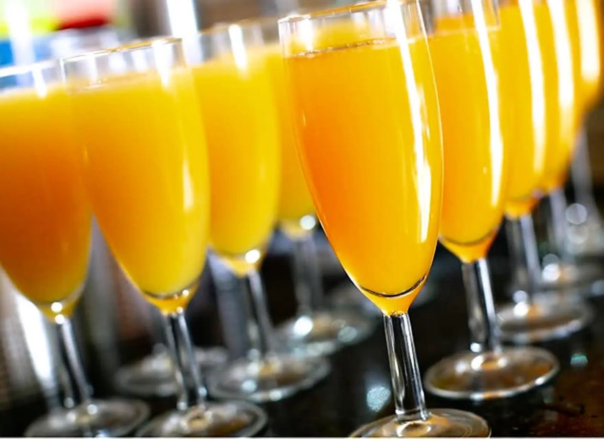 Palm Springs: Drag Show with Brunch - Drinks keep the brunch lively