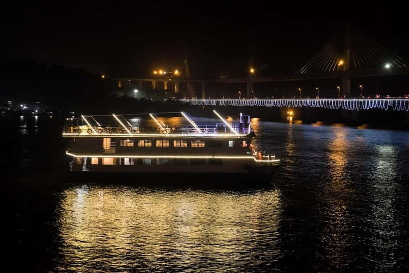 Panaji: Sunset Boat Party with Bollywood DJ and Dance Shows - What the one-hour cruise feels like