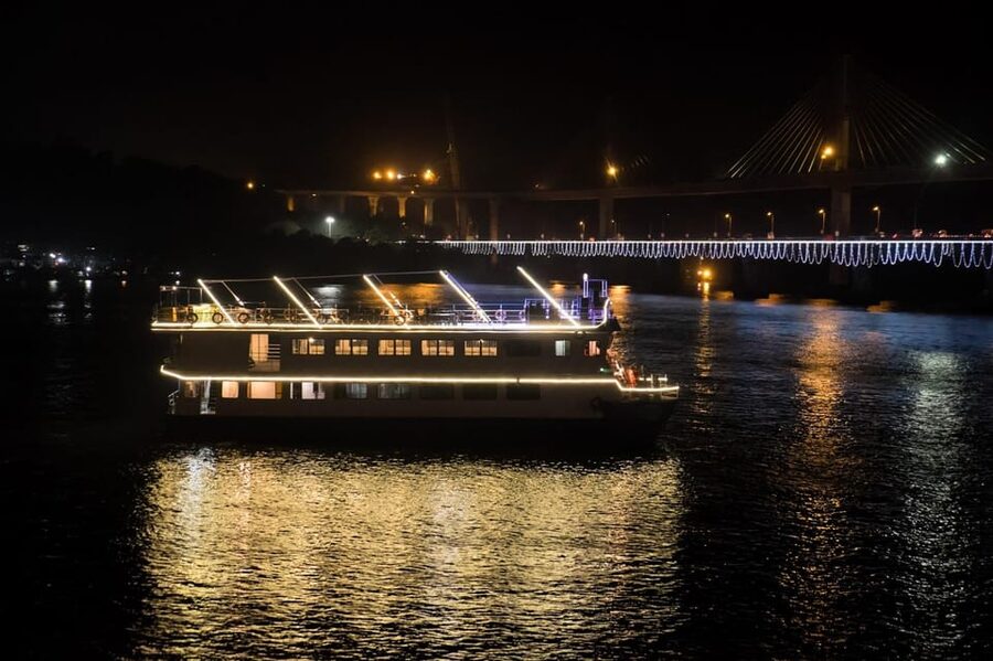 Panaji: Sunset Boat Party with Bollywood DJ and Dance Shows - Bollywood music gives the ride its pulse