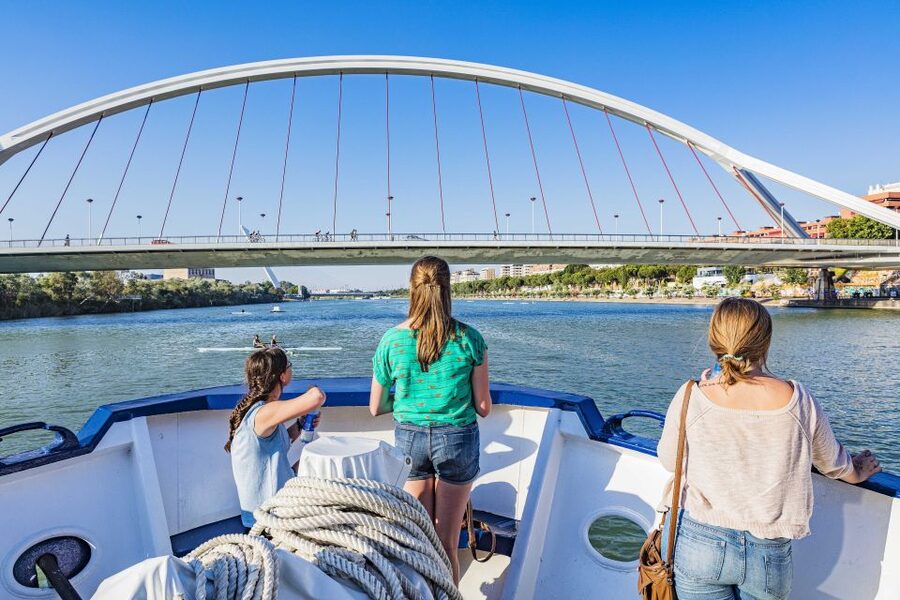 Panoramic Guadalquivir Cruise + Flamenco Show & Walking tour - Three ways to see Seville in one day