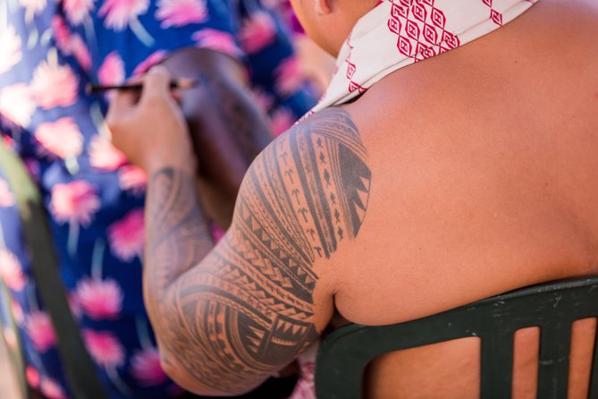Paradise Cove Luau - The sunset show brings the evening together