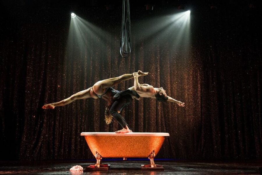 Paris: 3-Course Dinner & Show at Paradis Latin Cabaret - Wine and Champagne add real value