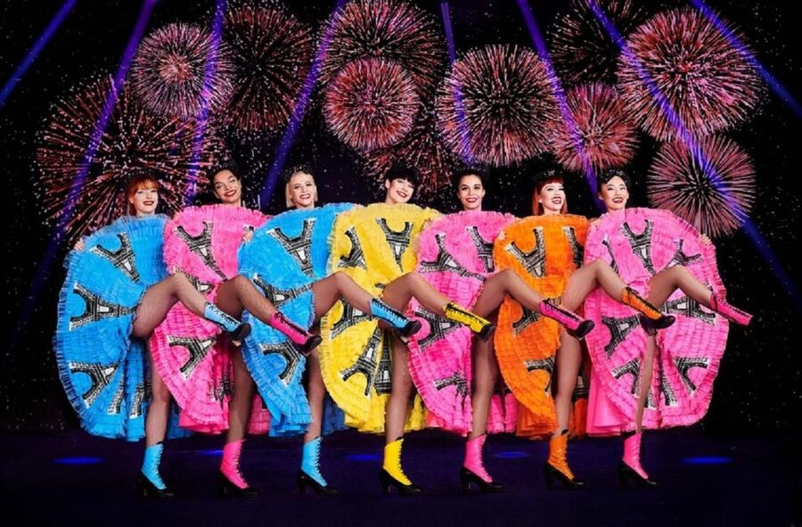 Paris: 3-Course Dinner & Show at Paradis Latin Cabaret - L’Oiseau Paradis at 9:30 PM