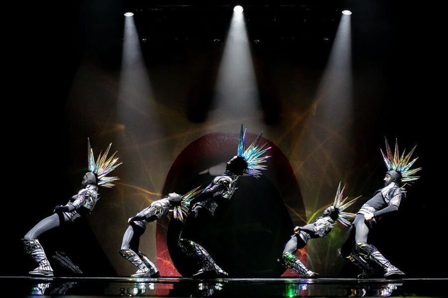 Paris: 3-Course Dinner & Show at Paradis Latin Cabaret - Is it suitable for children?