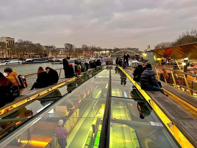 Paris: Day or Evening River Cruise with Musical Ambiance - Notre-Dame, Île de la Cité, and the Conciergerie