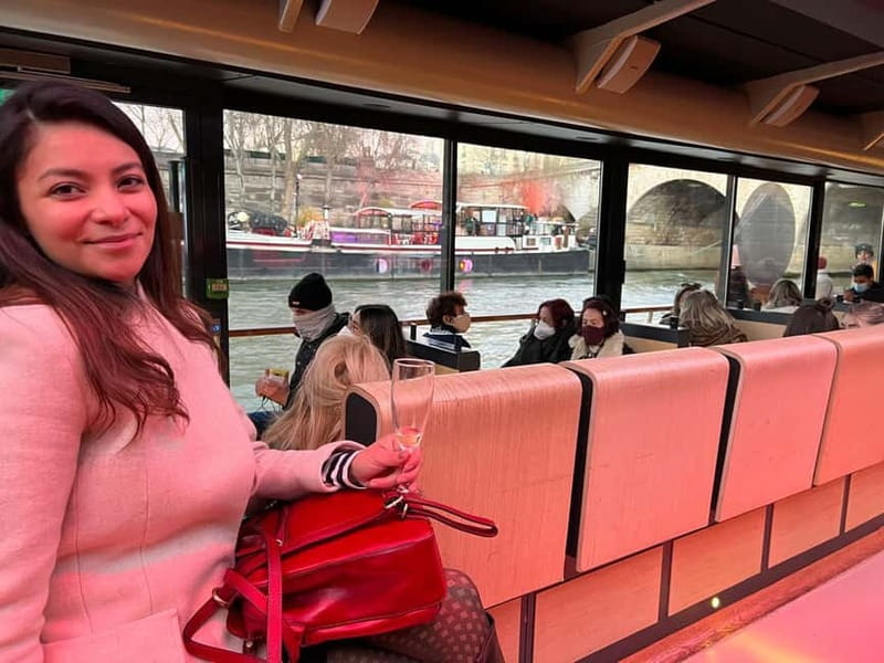 Paris: Day or Evening River Cruise with Musical Ambiance - Photos, postcards, and practical comfort