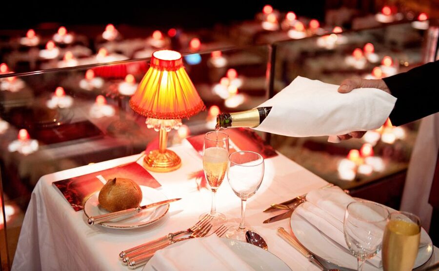 Paris: Dinner Show at the Moulin Rouge - Champagne, preshow music, and the timing of the evening