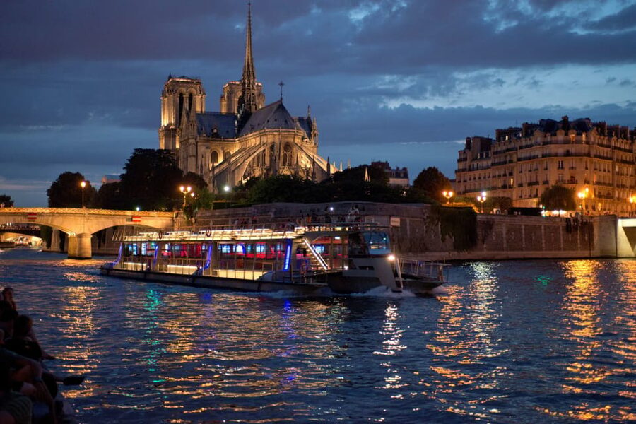 Paris: Eiffel Tower, Dinner Cruise and Moulin Rouge Show - Key points at a glance