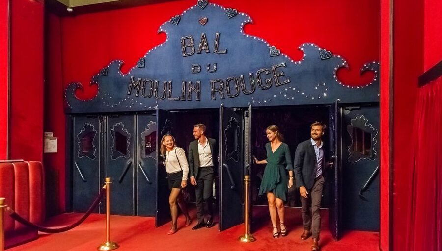 Paris: Evening Sightseeing Tour and Moulin Rouge Show - The audio app replaces a traditional live guide
