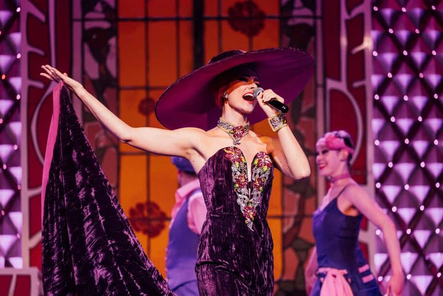 Paris: La Nouvelle Eve Cabaret Dinner Show - FAQ
