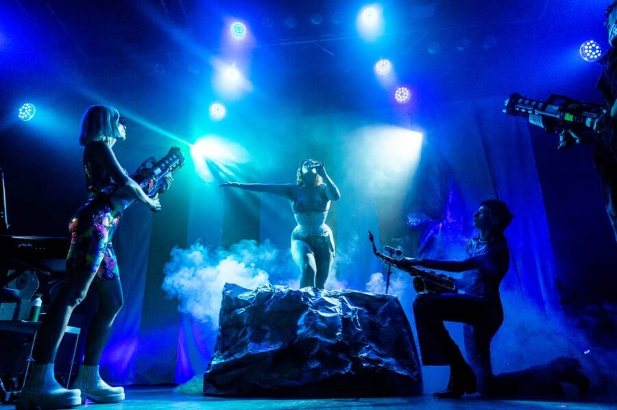 Paris: Madame Arthur Cabaret Show Ticket - Who should book Madame Arthur?