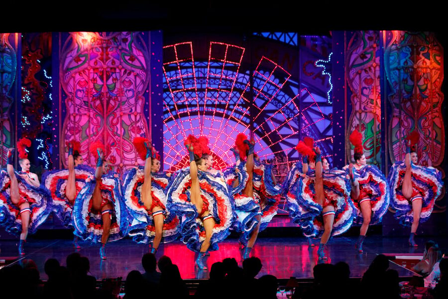 Paris: Moulin Rouge Dinner Show, Champagne, and Transport - A Belle Epoque dinner with a modern menu