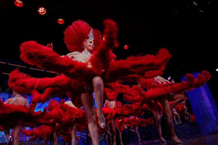 Paris: Moulin Rouge Dinner Show, Champagne, and Transport - Who will enjoy this Paris night most?