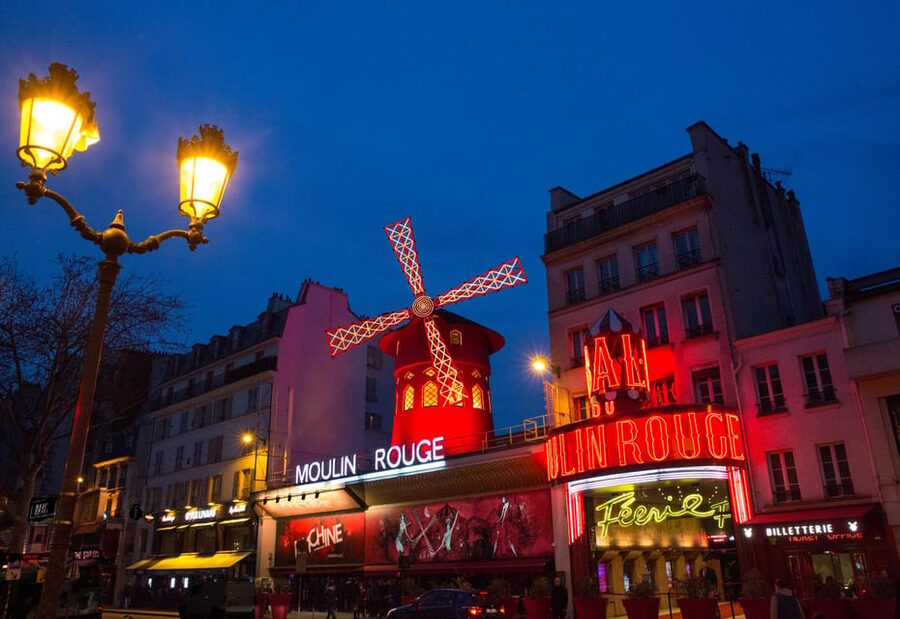 Paris: Moulin Rouge Show with Champagne and Drop-Off Service - Key points at a glance