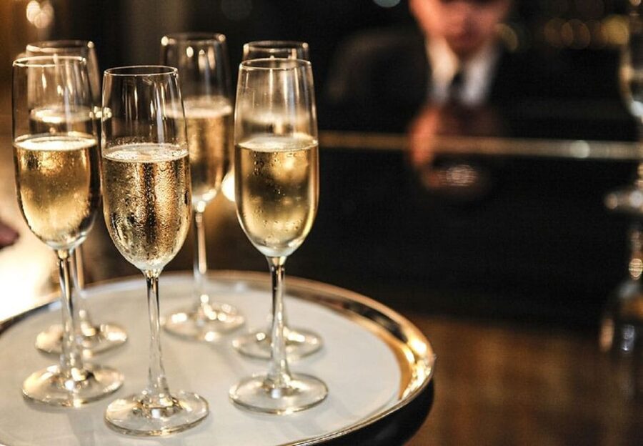 Paris: Paradis Latin Cabaret Show with Optional Champagne - Is the $106 price good value?