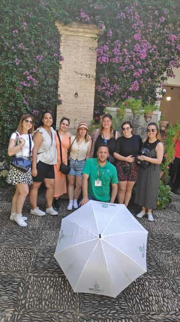 Patios of Córdoba: natural and traditional show. - The work behind the flowers