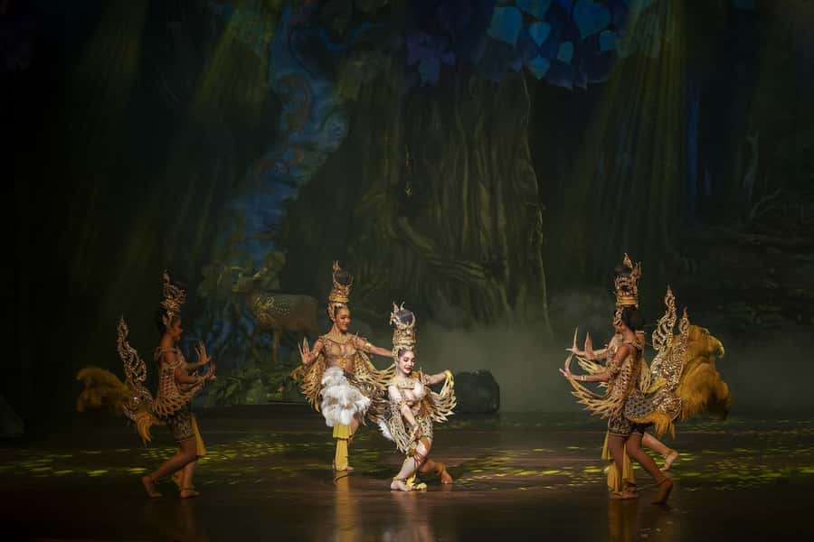 Pattaya: Alcazar Cabaret Show VIP Seat with Private Transfer - Collecting Your Ticket and Entering the Theater