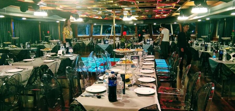 Pattaya: All Star Dinner Cruise, Cabaret Show & Beer Buffet - A boat with Thai teak and Shanghai style