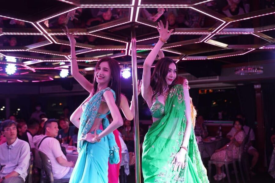 Pattaya: All Star Dinner Cruise, Cabaret Show & Beer Buffet - Seafood, Indian dishes, and unlimited drinks