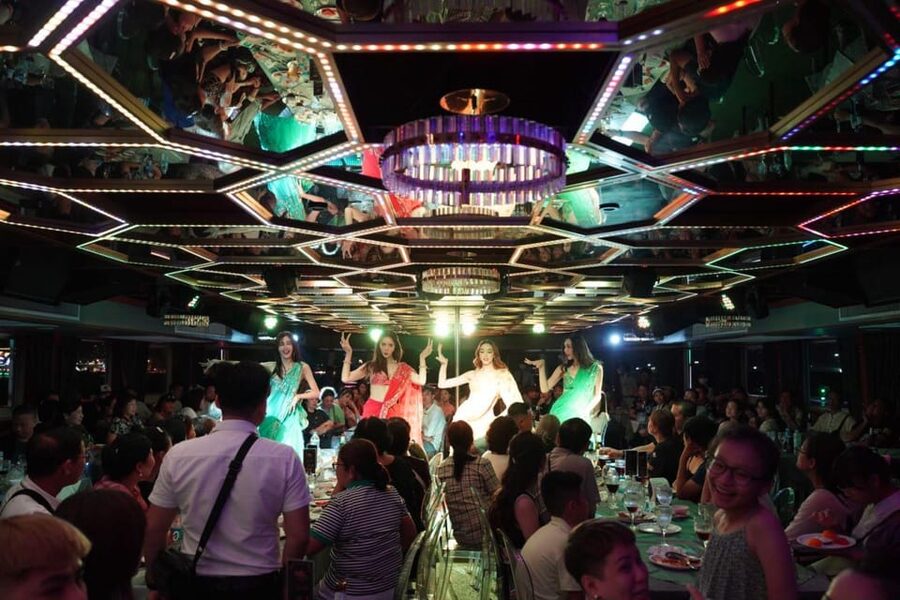 Pattaya: All Star Dinner Cruise, Cabaret Show & Beer Buffet - Photos after the performance