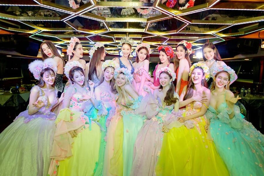 Pattaya: All Star Dinner Cruise, Cabaret Show & Beer Buffet - Music, bay views, and the final 20 minutes
