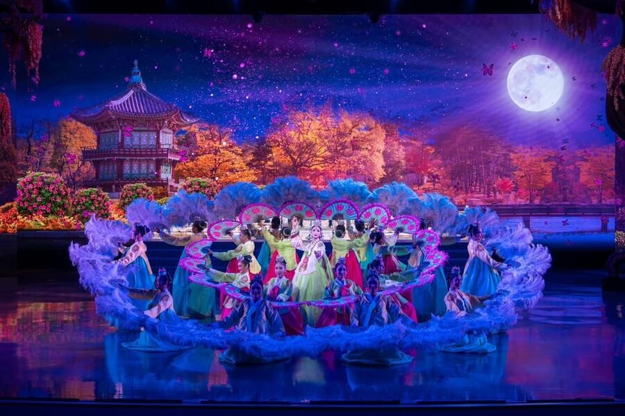 Pattaya: Colosseum Show Experience - What happens during the performance