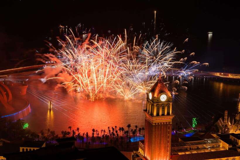 Phu Quoc Sunset Town Sightseeing With Kiss Of The Sea Show - What happens at 9:00 PM