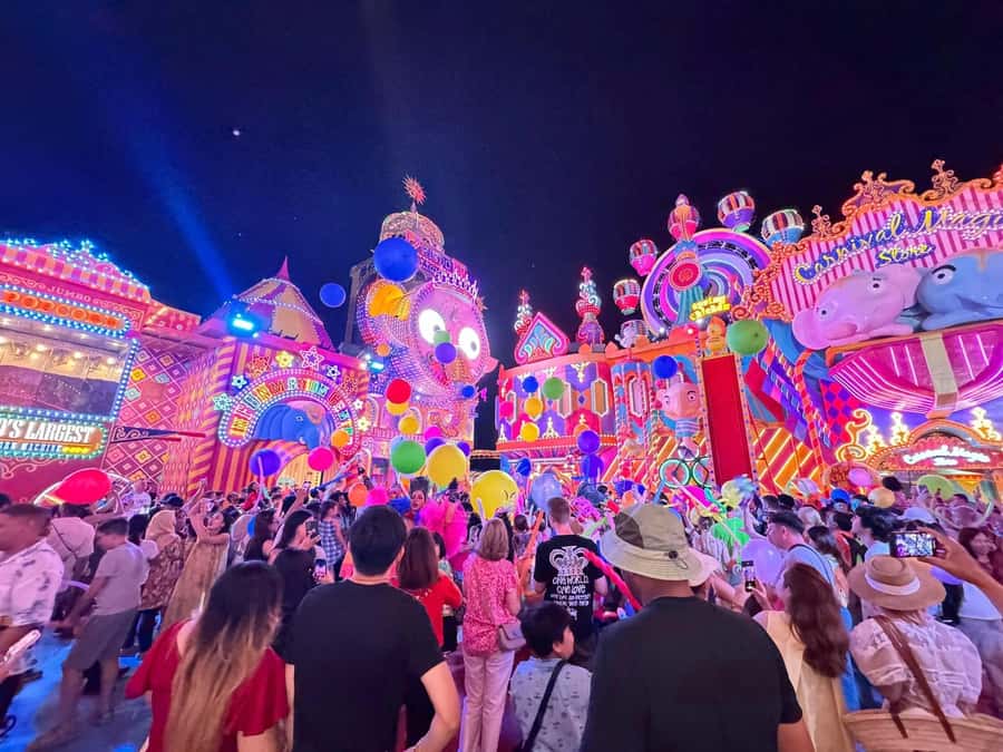 Phuket: Carnival Magic Experience Dinner with Show - Buffet dinner from 5:30 to 9 PM