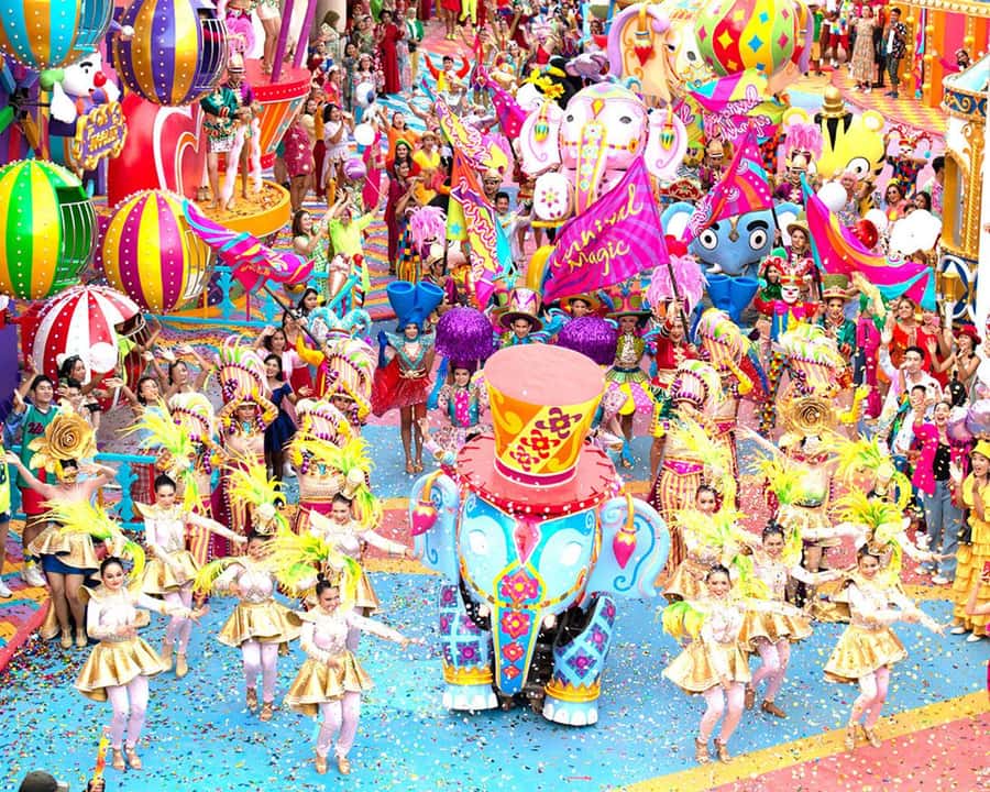 Phuket: Carnival Magic Show Royal Seat with Dinner - The 6 to 9 pm buffet dinner