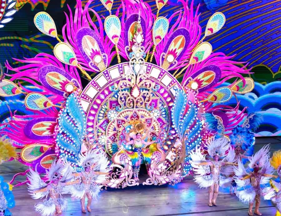 Phuket: Carnival Magic Show with Buffet Dinner - Classic carnival games and prizes