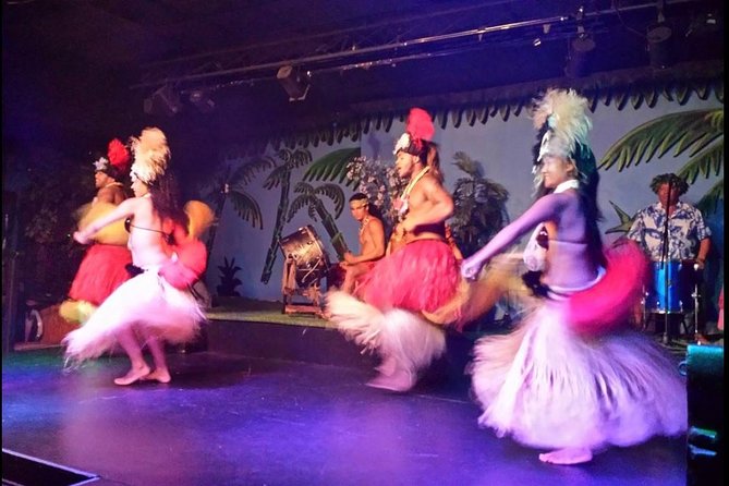 Polynesian Fire Luau and Dinner Show Ticket in Myrtle Beach - A lei greeting begins the evening