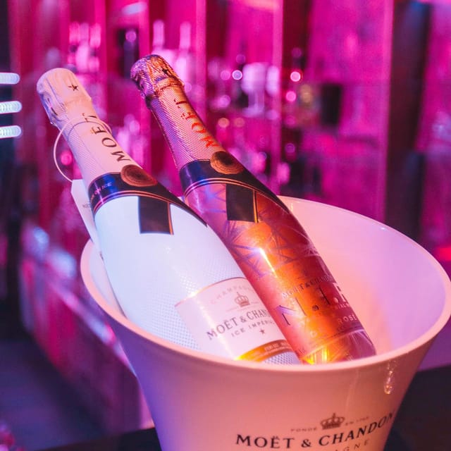 Porto: Cabaret & Pole Shows, with a Welcome Drink! - What a night at Mask Porto actually includes