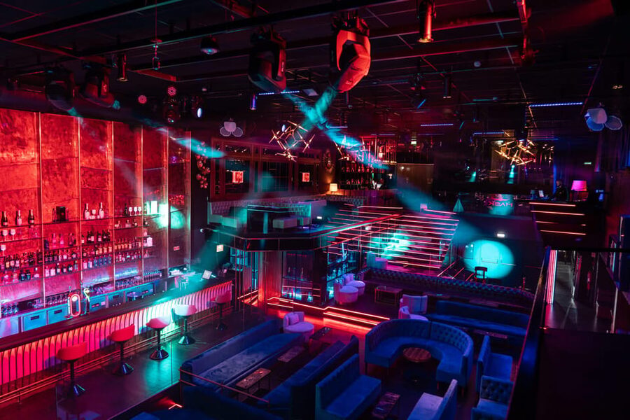 Porto: Cabaret & Pole Shows, with a Welcome Drink! - Choosing between regular entry and the VIP area