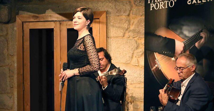 Porto: Cálem Cellar Tour, Fado Show & Wine Tasting - A 45-minute Fado performance with two singers