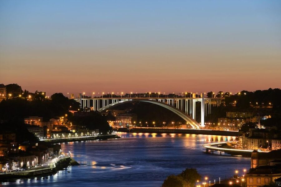 Porto Fado Night Show + Dinner - Crossing toward Gaia for the Fado dinner