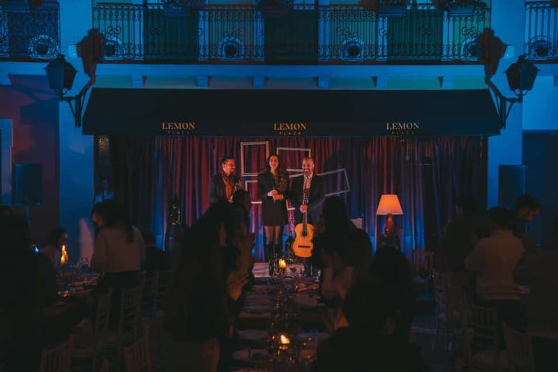 Porto: Fado Show & Dinner: A Night of Fado & Fine Dining - The opening course: cod fritters and Douro white wine
