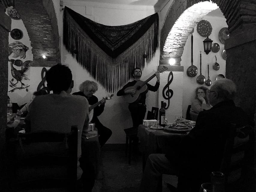 Porto: Fado Show with Dinner in a Traditional Fado House - The strongest part: a small, personal group