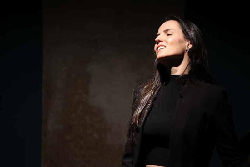 Porto: Intimate Fado Show & Port Wine in Trindade Noble Hall - Why the small room matters