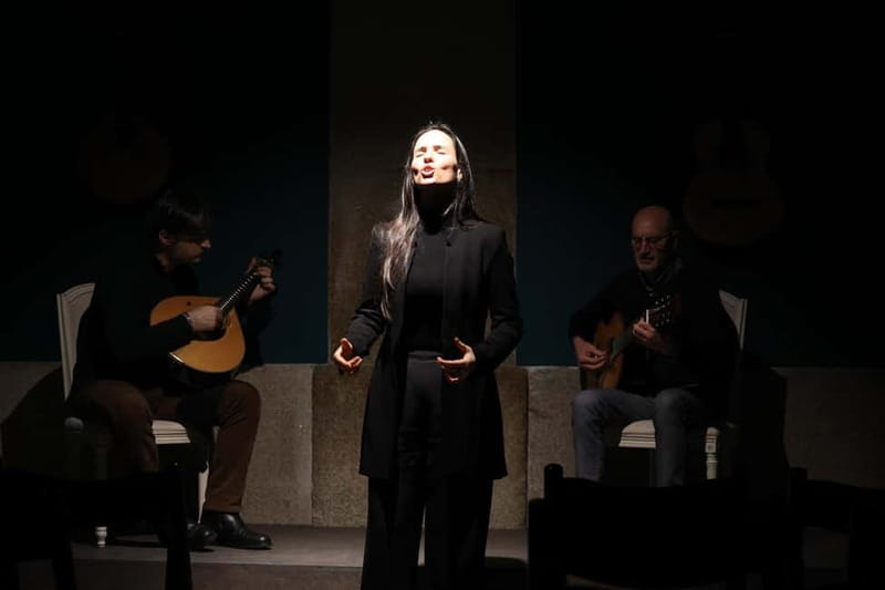 Porto: Intimate Fado Show & Port Wine in Trindade Noble Hall - How the one-hour Fado performance unfolds