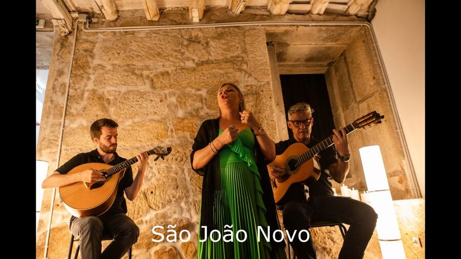 Porto: Live Fado Show with Glass of Port Wine - Is this a traditional fado experience?