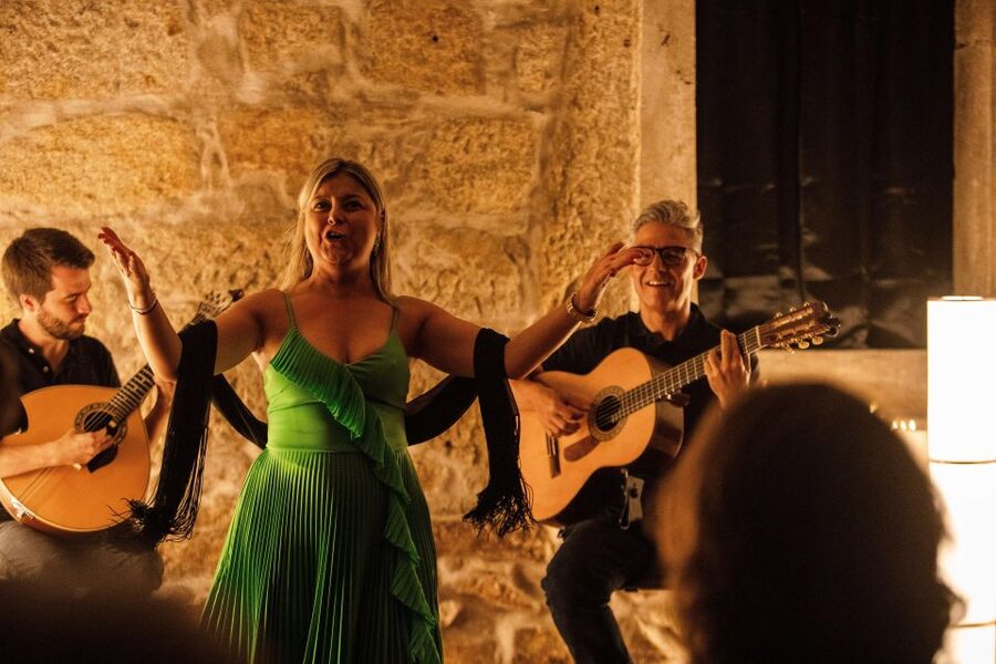 Porto: Live Fado Show with Glass of Port Wine - The welcome and the small details