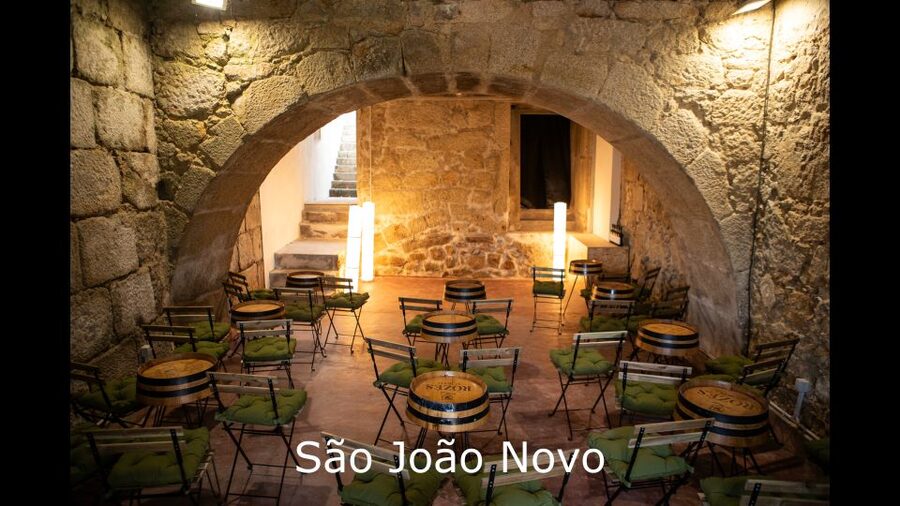 Porto: Live Fado Show with Glass of Port Wine - Who will enjoy this most?